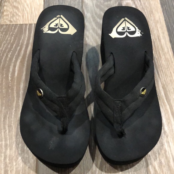 Women’s Roxy heeled black flip flops. Size 5.5. - Picture 3 of 5